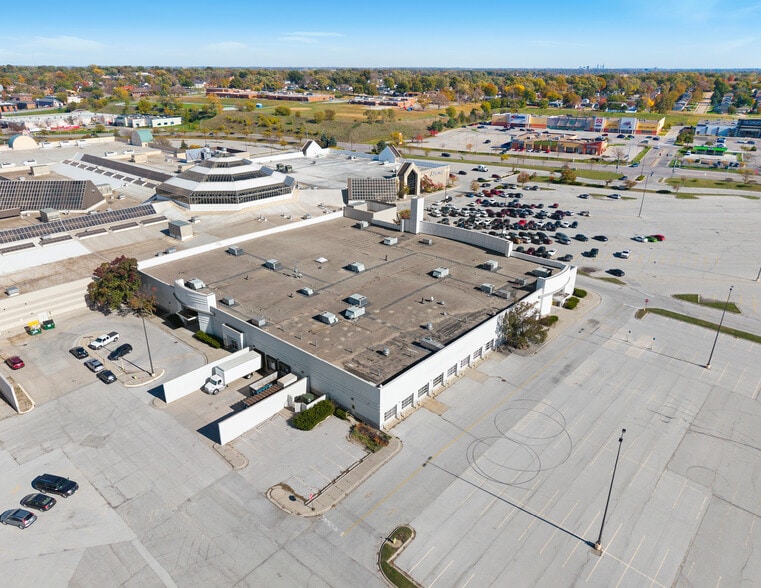 More Photos Of 3420 Oak View Dr, Omaha Department Store For Sale
