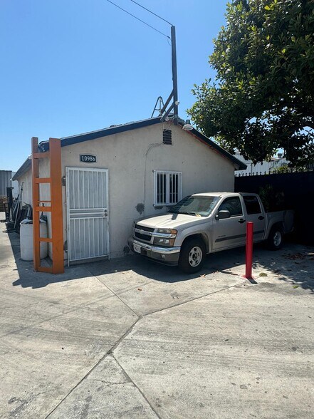 More Photos Of 10986 Vulcan St, South Gate Contractor Storage Yard For Sale