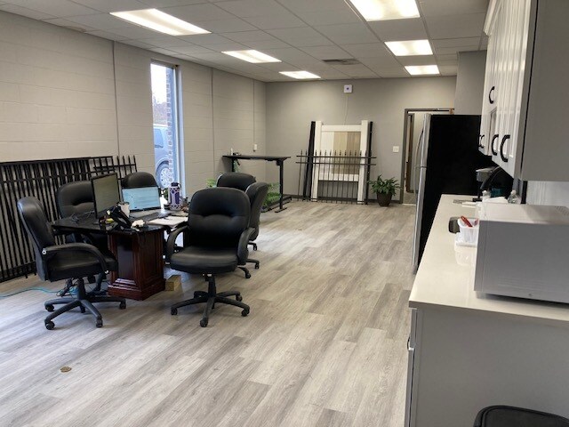 More Photos Of 900 Creekside Rd, Chattanooga Light Distribution For Sale