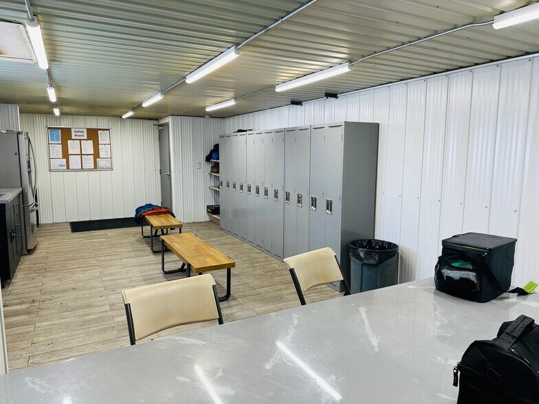 More Photos Of 722003 Range Road 53, Grande Prairie County No 1 Warehouse For Lease
