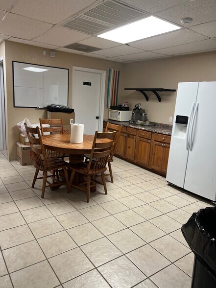 More Photos Of 575 7th St, Beaumont Office For Sale