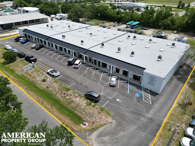 More Photos Of 6111-6121 Clark Center Ave, Sarasota Showroom For Lease