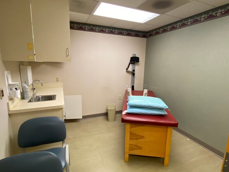 More Photos Of 2120 W Kearney St, Springfield Medical For Sale
