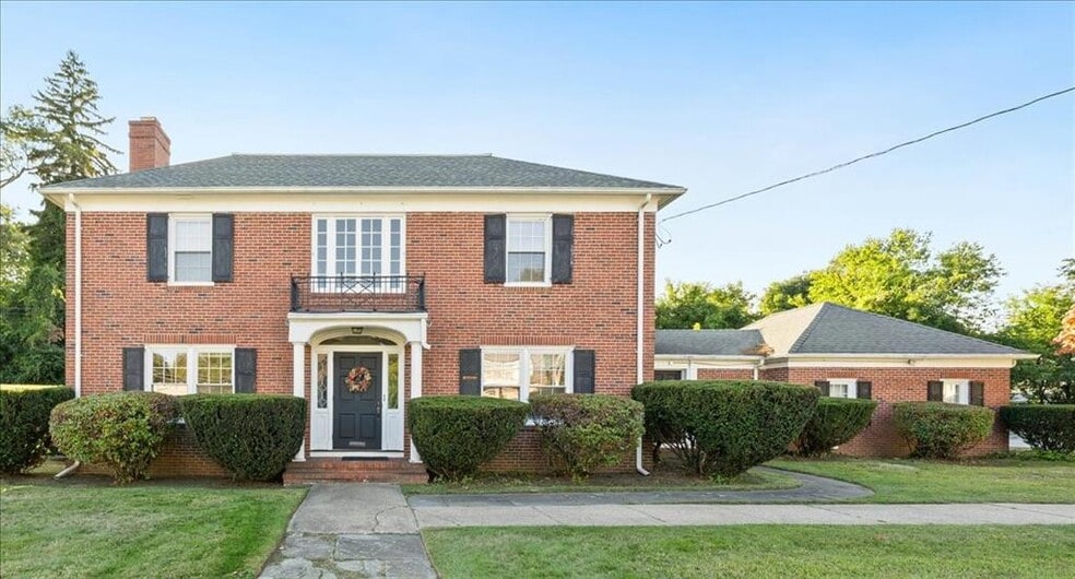 More Photos Of 873 Warwick Ave, Warwick Office For Sale