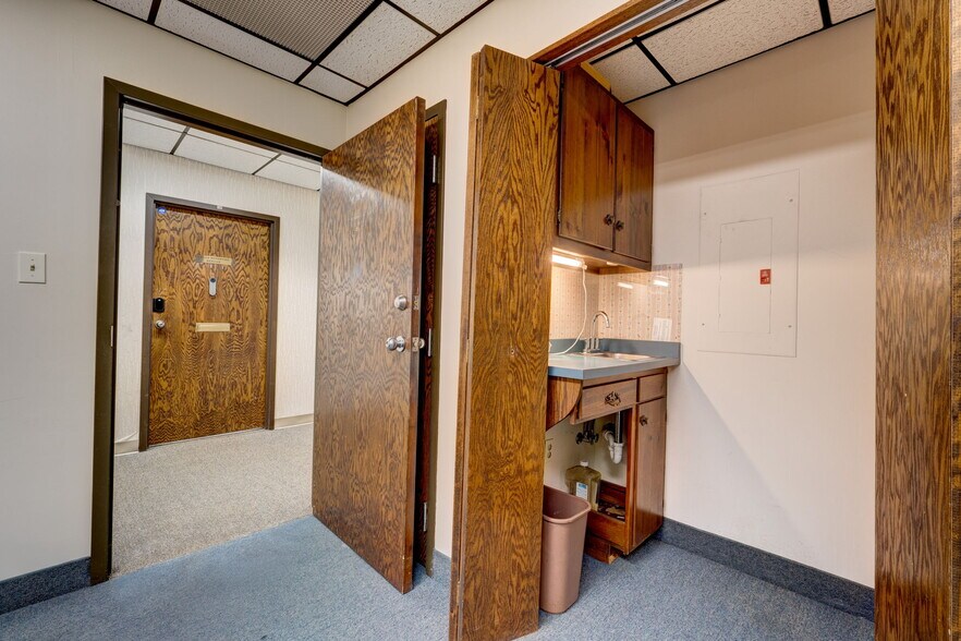 More Photos Of 55 Whiting St, Plainville Medical For Sale