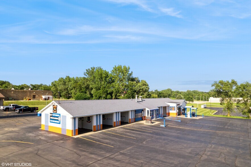 More Photos Of 731 Midwest Ct, Freeport Carwash For Sale