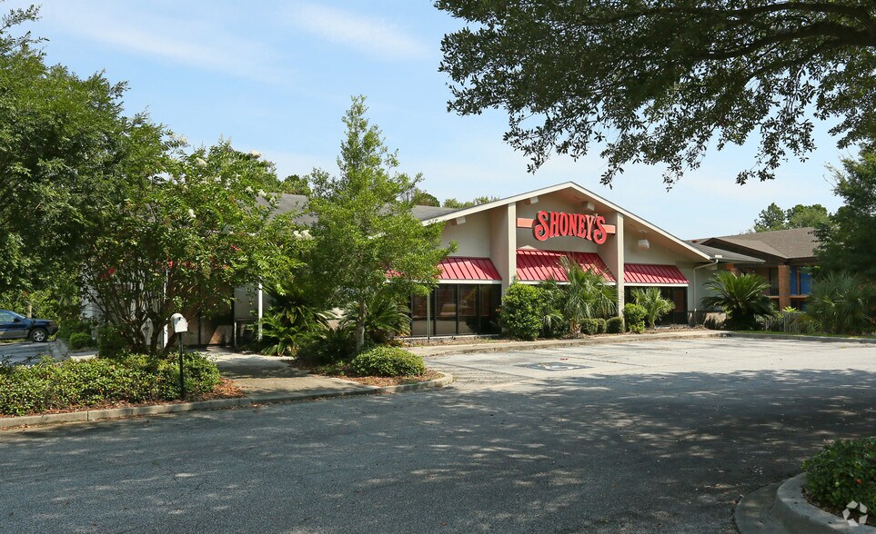 Primary Photo Of 1830 W Hill Ave, Valdosta Restaurant For Lease