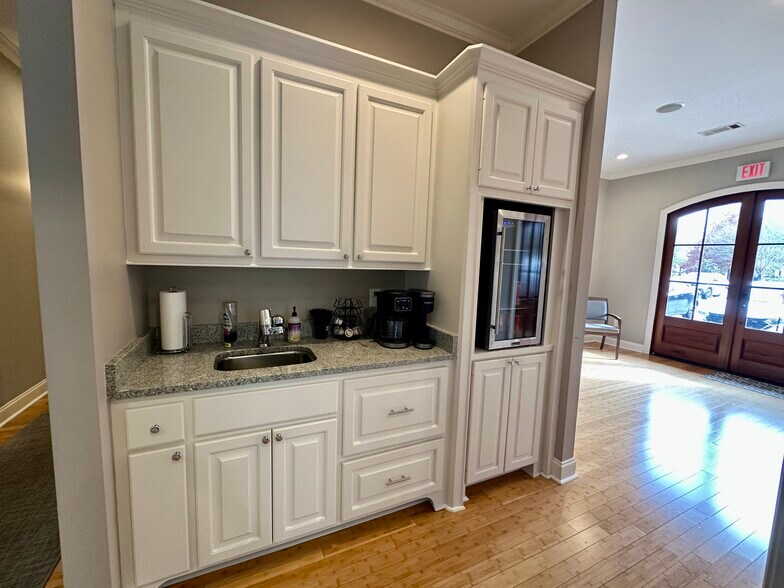 More Photos Of 302 Highland Park Cove, Ridgeland Medical For Sale