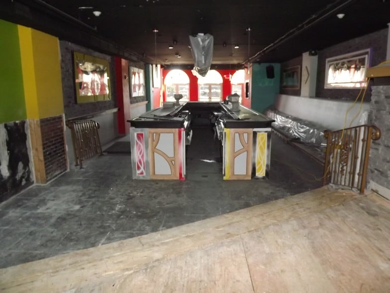 More Photos Of 43 E Main St, Smithtown Bar For Lease