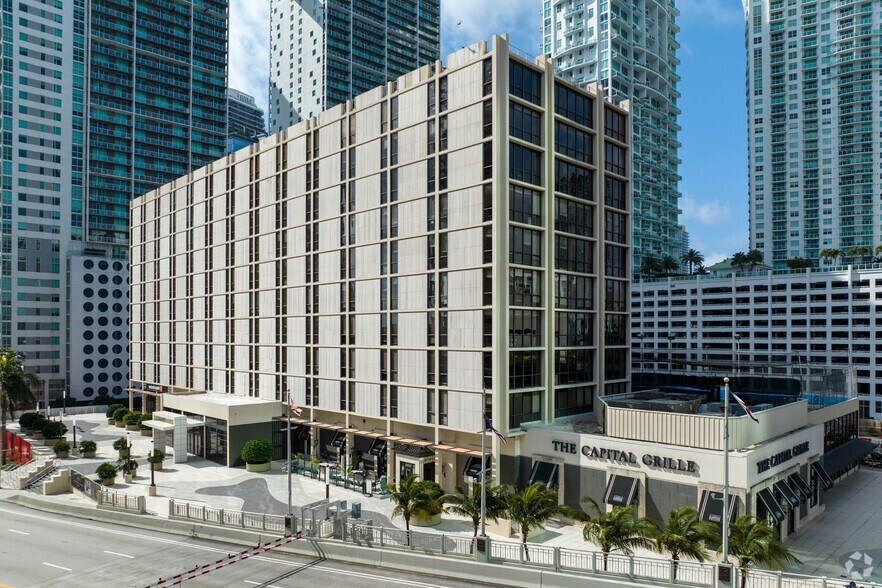 More Photos Of 444 Brickell Ave, Miami Office For Lease