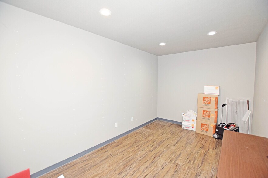 More Photos Of 10503 W County Rd 72, Midland Warehouse For Lease
