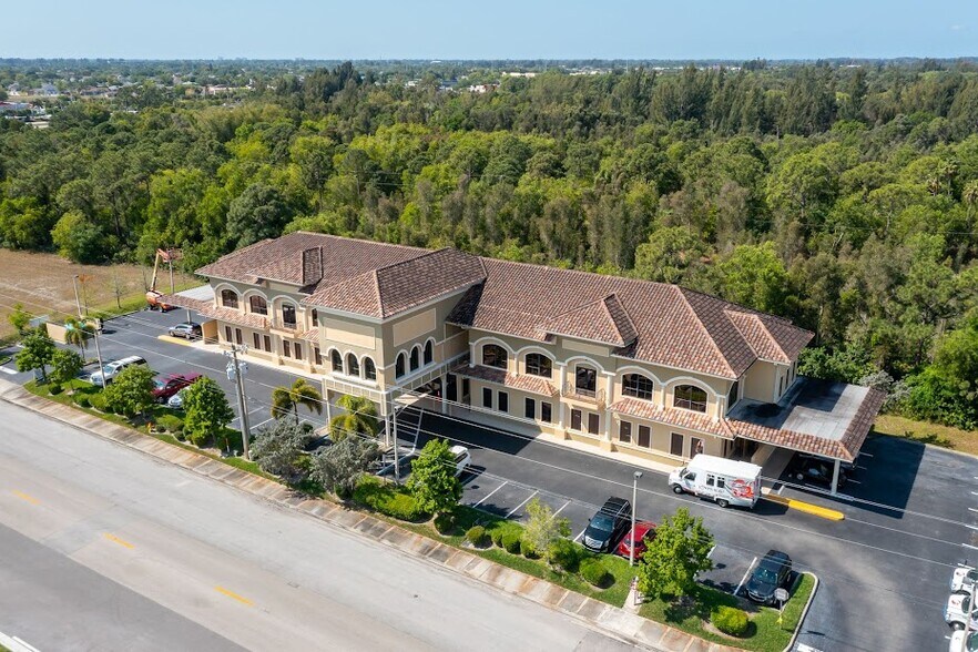 More Photos Of 422 NE 2nd Pl, Cape Coral Office For Lease