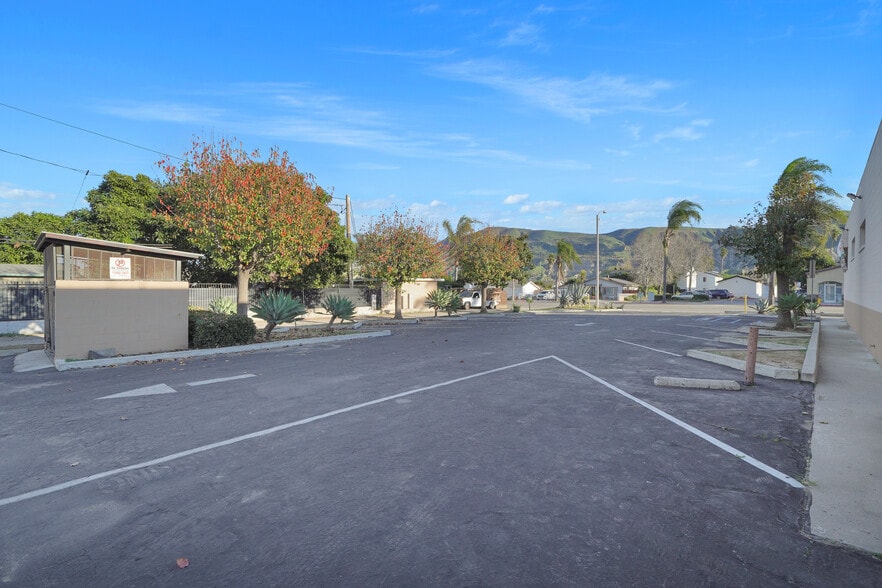 More Photos Of 233 W Harvard Blvd, Santa Paula Freestanding For Lease