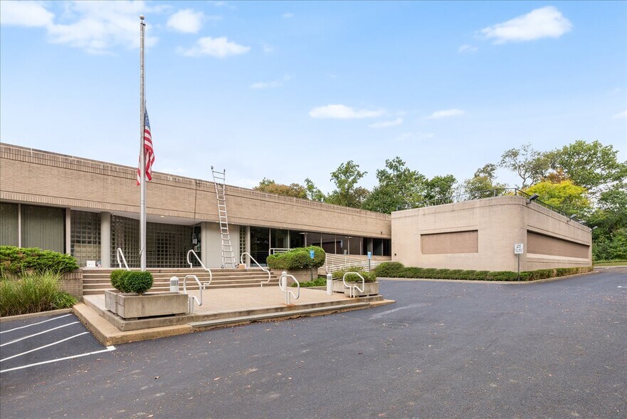 Primary Photo Of 3111 New Hyde Park Rd, New Hyde Park Medical For Lease