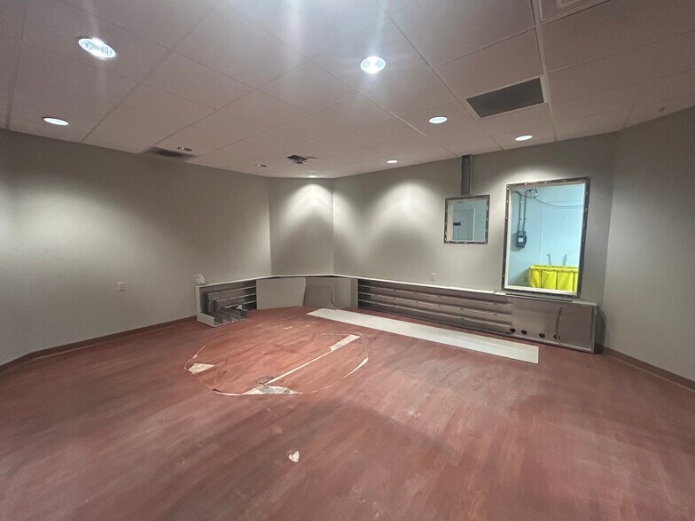More Photos Of 12037 Sheraton Ln, Cincinnati Medical For Sale