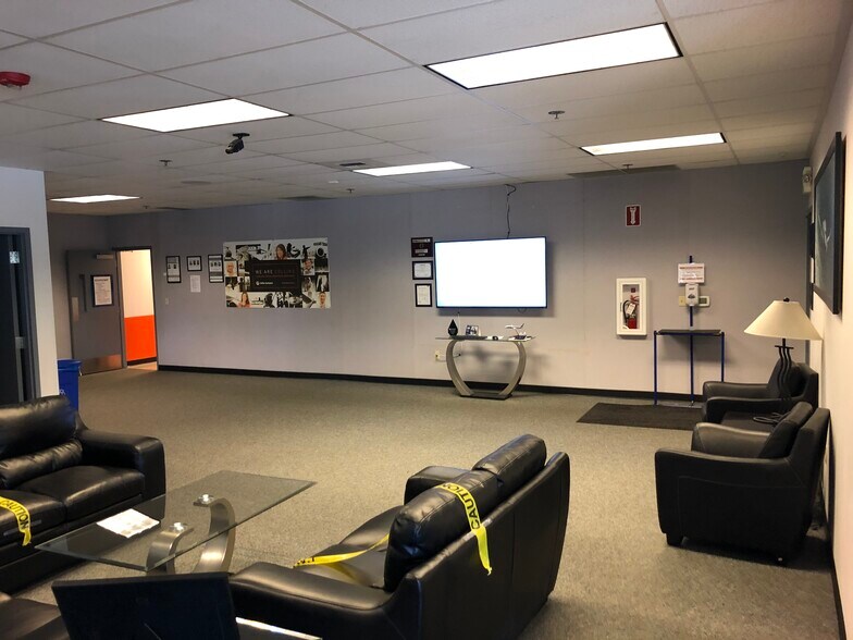 More Photos Of 2615 94th St SW, Everett Manufacturing For Lease