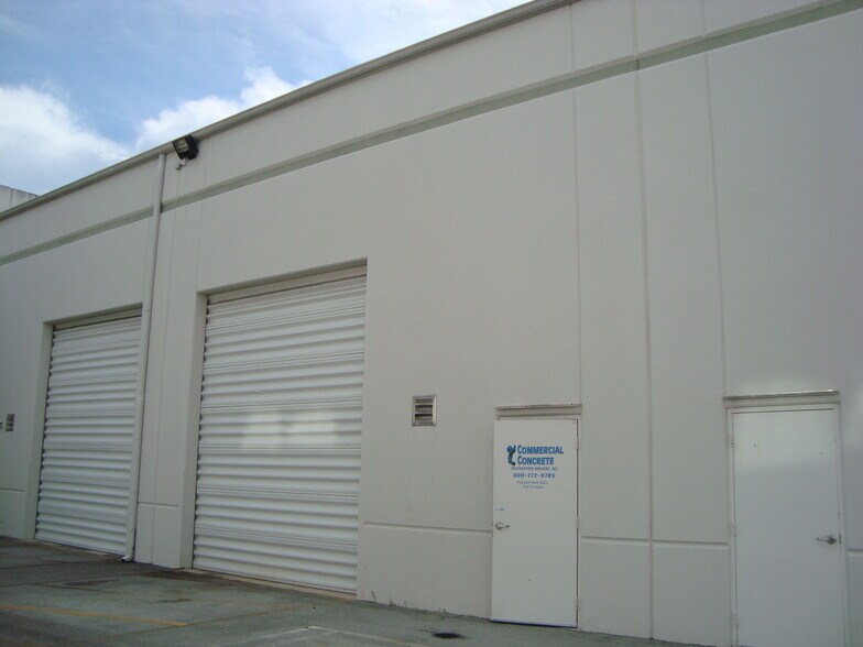 More Photos Of 2743-2761 NW 19th St, Pompano Beach Warehouse For Lease