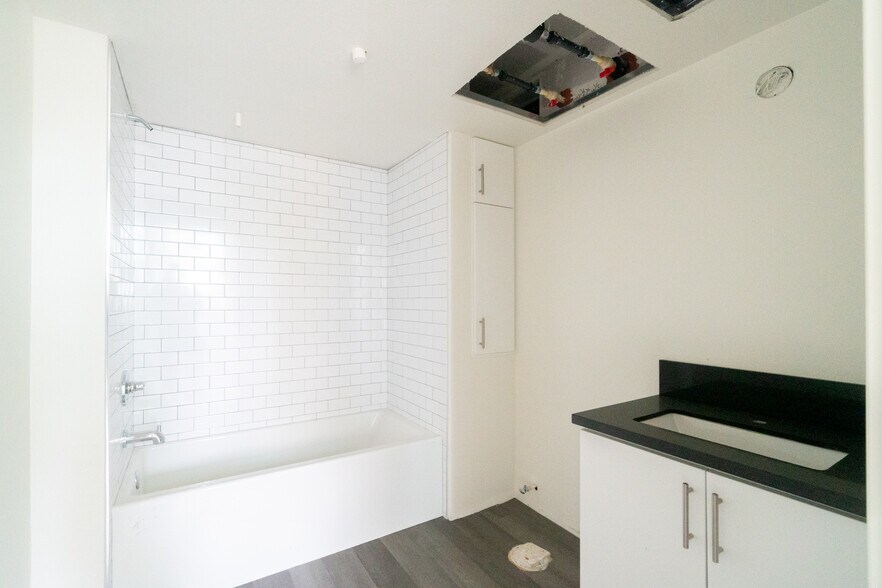 More Photos Of 10555 Bloomfield St, Toluca Lake Apartments For Sale