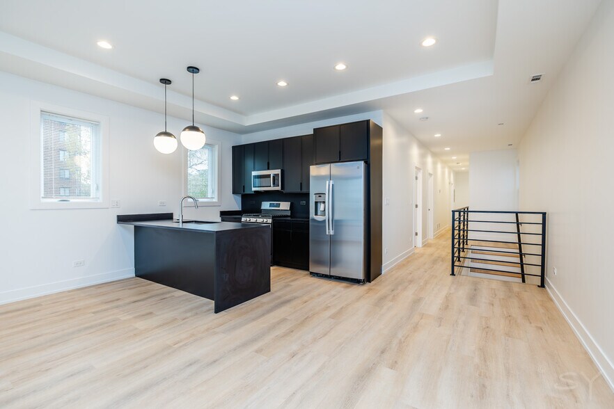 More Photos Of 6050 Eberhart ave, Chicago Apartments For Sale