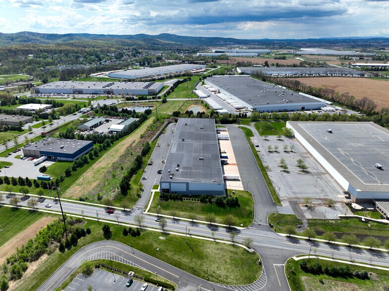 More Photos Of 2918 Schoeneck Rd, Macungie Warehouse For Lease