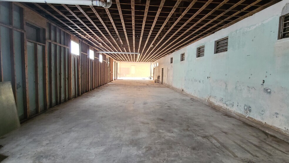 More Photos Of 201 6th St. N, Texas City Light Manufacturing For Sale