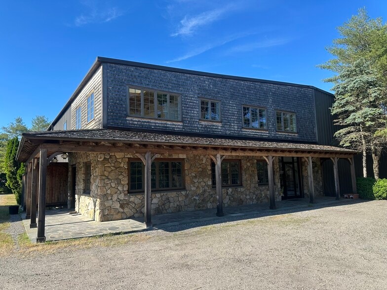 More Photos Of 22 A St, Edgartown Warehouse For Sale