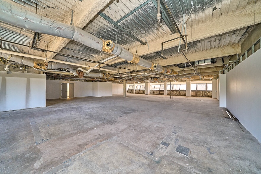 More Photos Of 8737 Beverly Blvd, West Hollywood Medical For Sale
