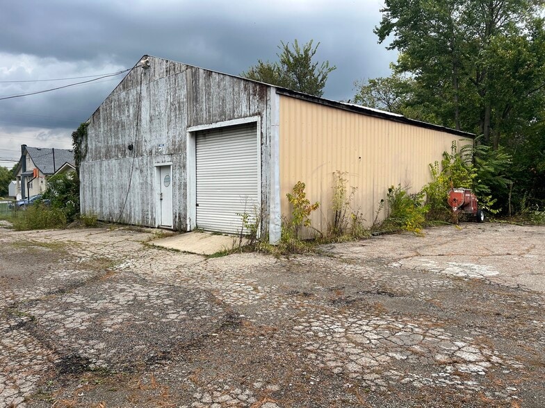 More Photos Of 805 Ohio Pike, Cincinnati Storefront Retail Office For Sale