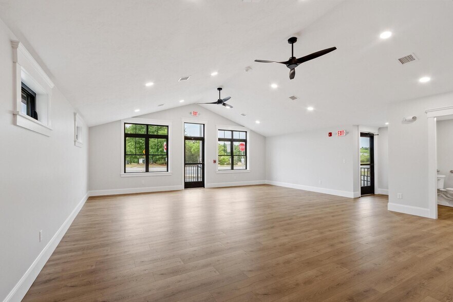 More Photos Of 777 Boston Rd, Groton Storefront For Lease