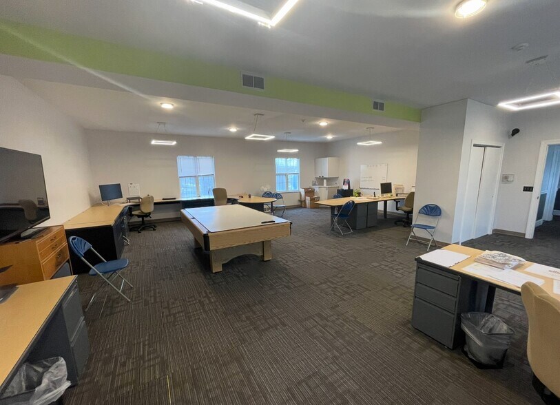 More Photos Of 128 Ridge Ave, Bloomingdale Loft Creative Space For Sale