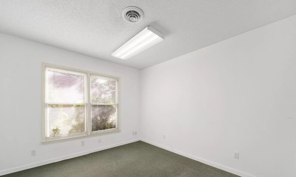 More Photos Of 209 W Barr St, Lancaster Office For Sale