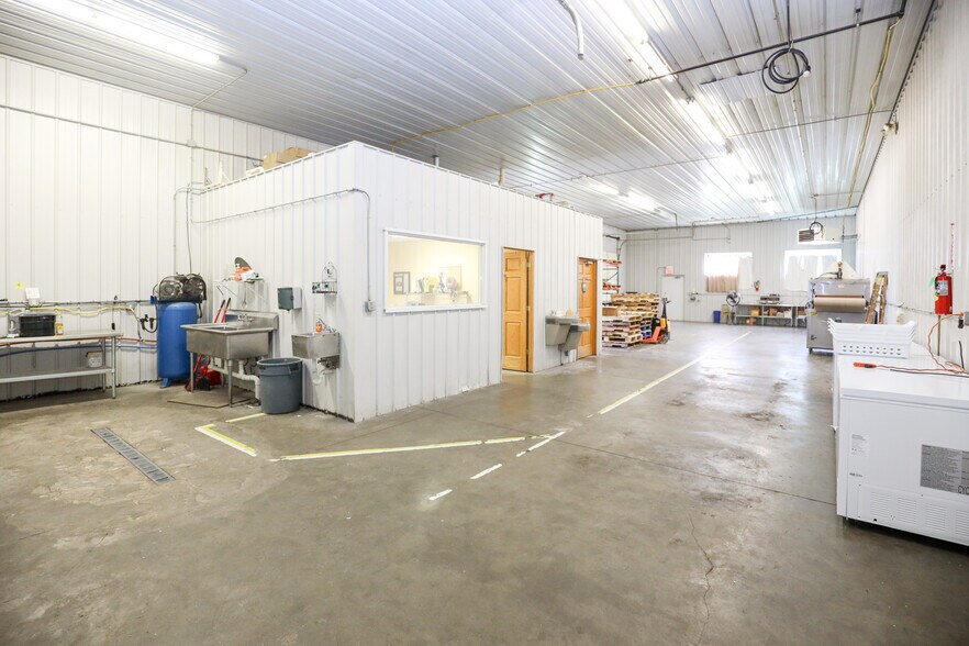 More Photos Of 1516 Ohio St, Des Moines Warehouse For Lease