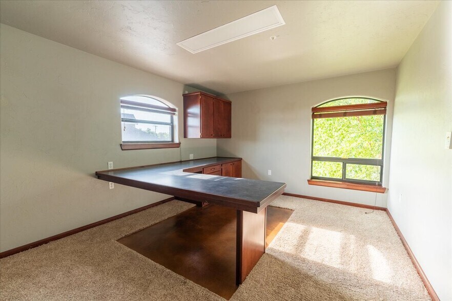 More Photos Of 4242 N Meridian Ave, Oklahoma City Office For Sale
