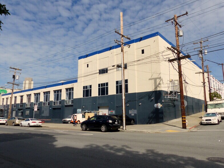 Primary Photo Of 2125 Harrison St, San Francisco Showroom For Lease