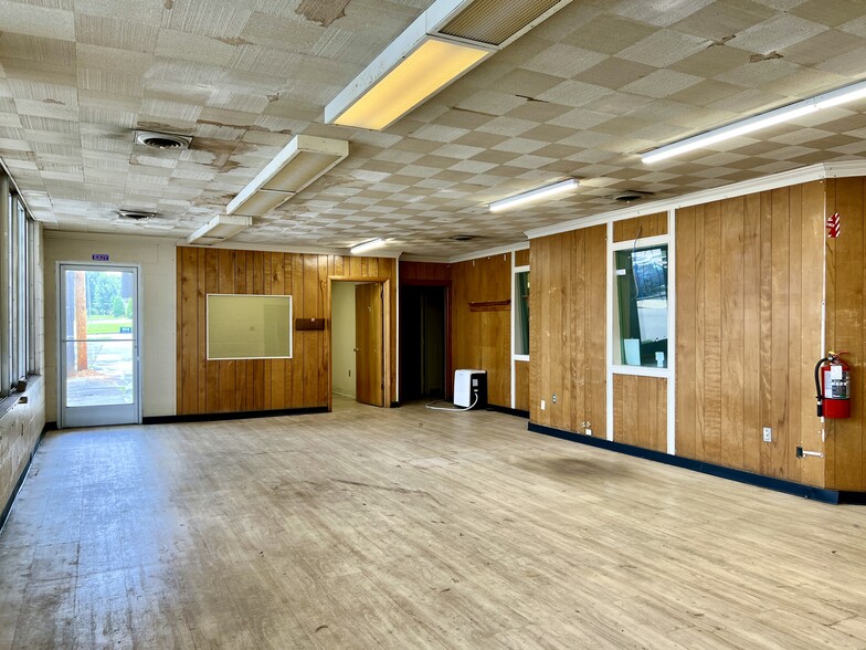 More Photos Of 103 N High St, Franklin Office Residential For Sale
