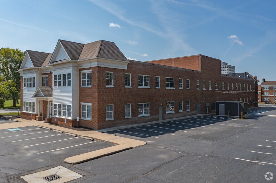 More Photos Of 21111 Chagrin Blvd, Beachwood Office For Lease