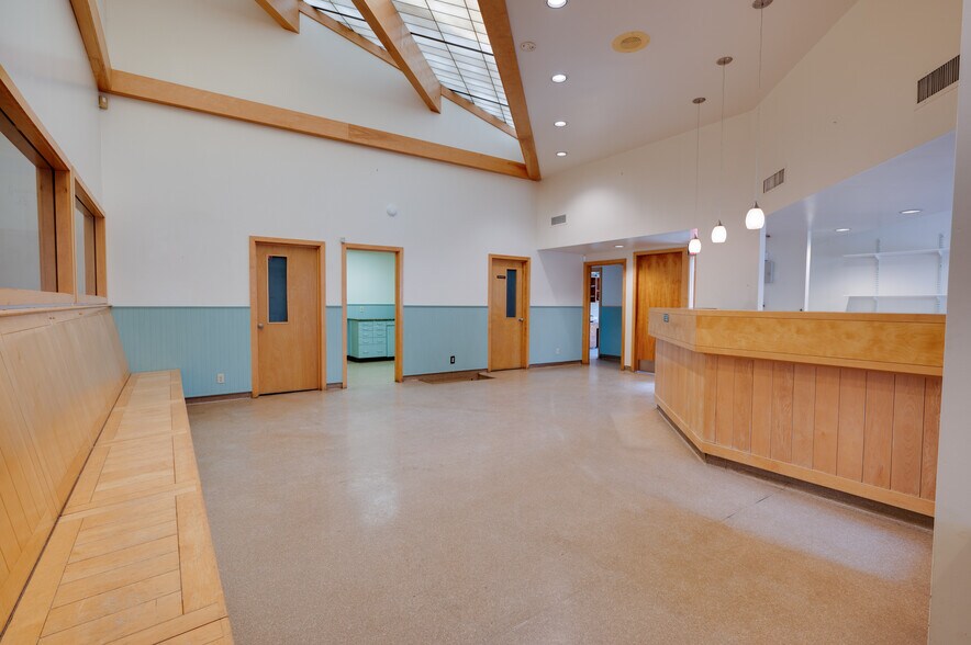 More Photos Of 154 Sturbridge Rd, Charlton Veterinarian Kennel For Lease