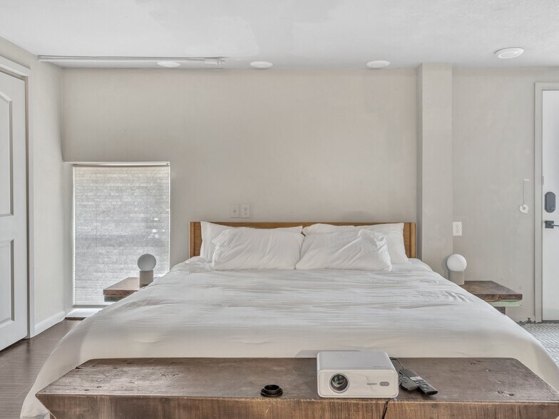 More Photos Of 106 W Main St, Pilot Point Storefront For Sale