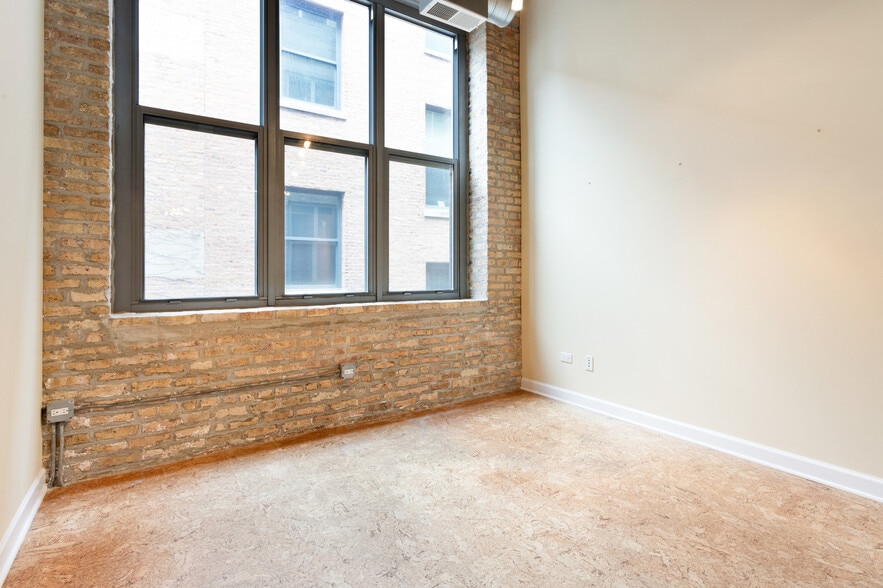 More Photos Of 824 W Superior St, Chicago Office Residential For Sale