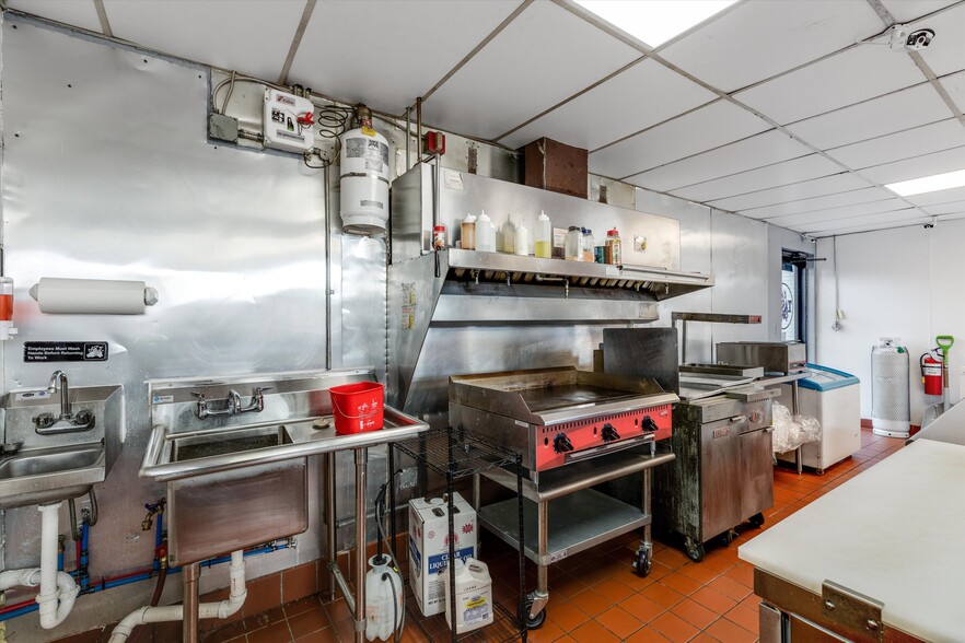 More Photos Of 18000 E 9 Mile Rd, Eastpointe Restaurant For Lease