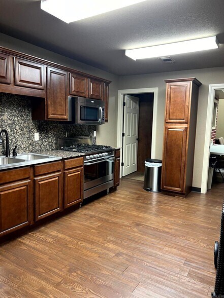 More Photos Of 418 Eastline Rd, Searcy Light Distribution For Sale