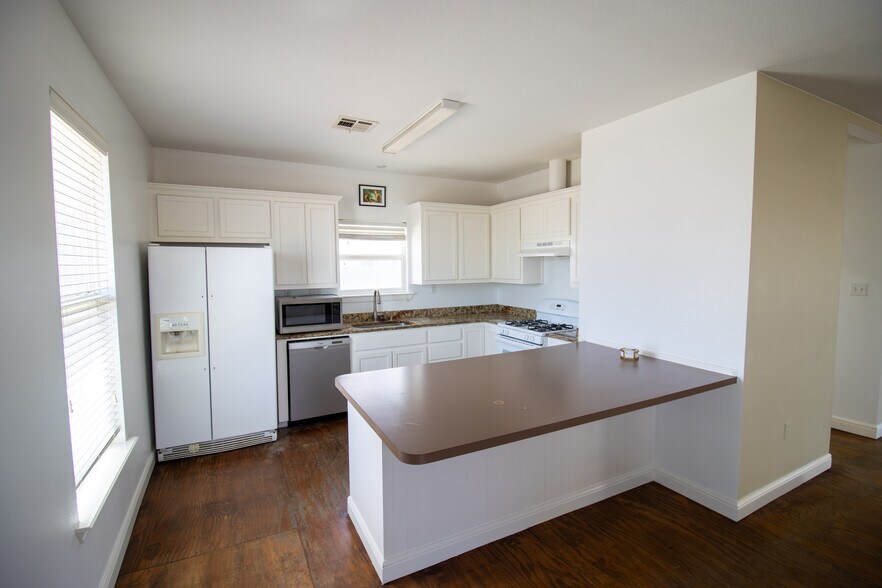 More Photos Of 2618 Bomar Ave, Dallas Land For Lease