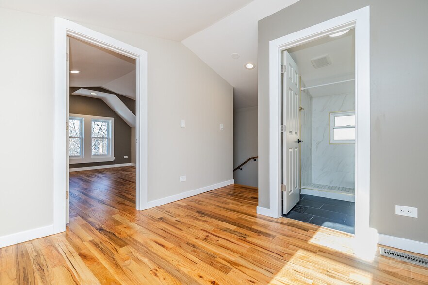 More Photos Of 6129 N Ravenswood Ave, Chicago Multifamily For Sale