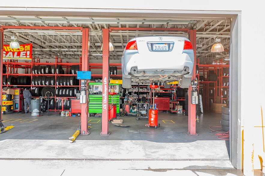 More Photos Of 2320 E Vineyard Ave, Oxnard Auto Repair For Sale