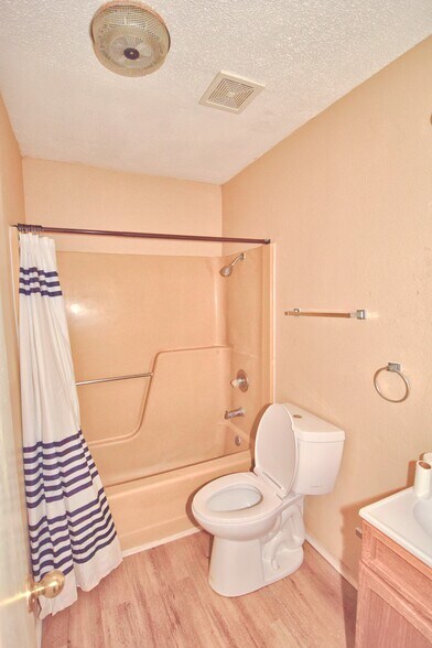 More Photos Of 303-511 E Reagan Rd, Beeville Multifamily For Sale