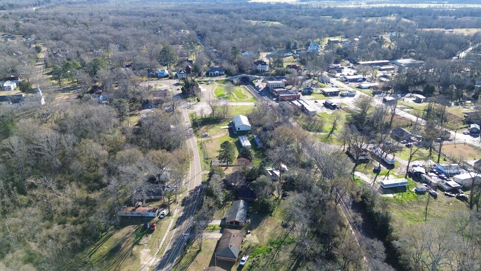 More Photos Of 203 Vicksburg St, Edwards Flex For Sale