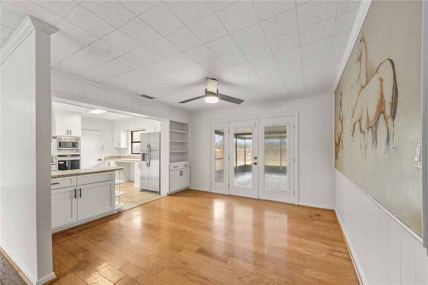 More Photos Of 274 W Kings Hwy, Center Hill Flex For Sale
