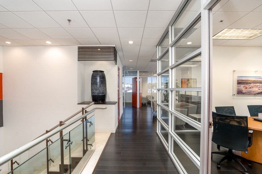 More Photos Of 10145 Via De La Amistad, San Diego Loft Creative Space For Sale