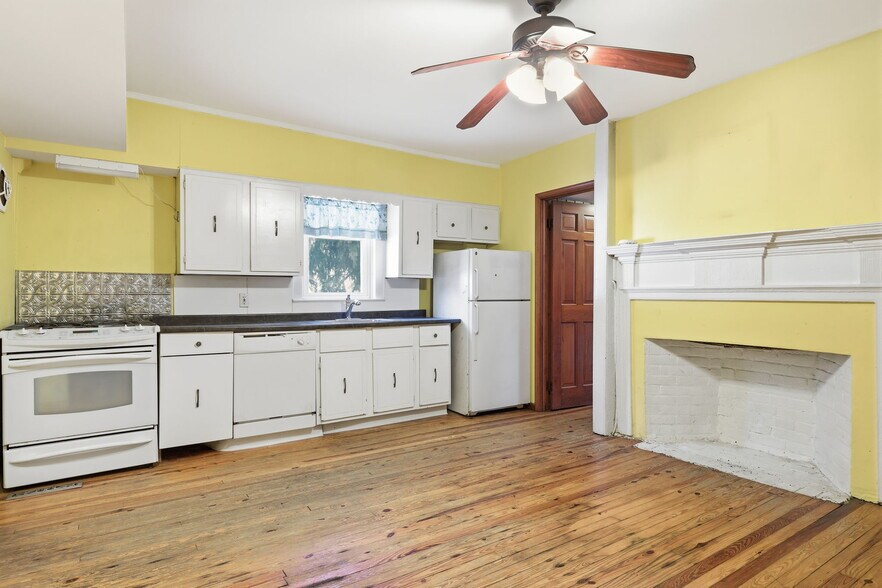 More Photos Of 2695 Main St, Lawrence Apartments For Sale