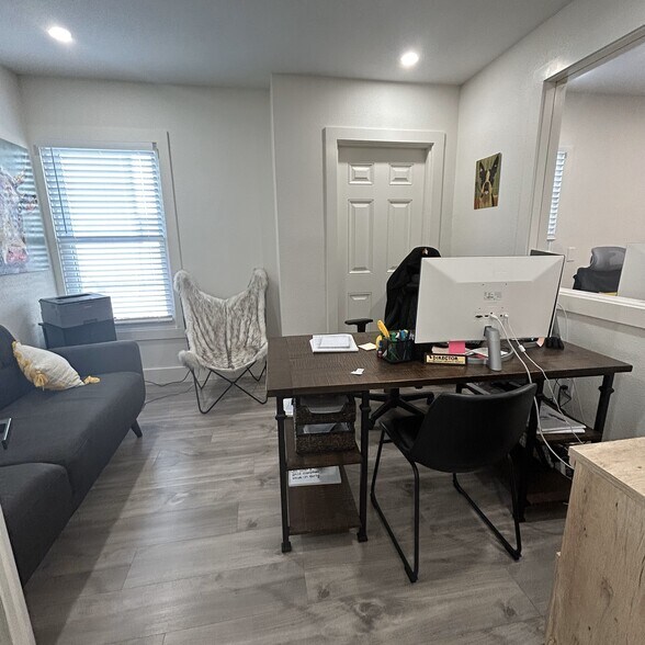 More Photos Of 2915 Medical Arts St, Austin Medical For Sale